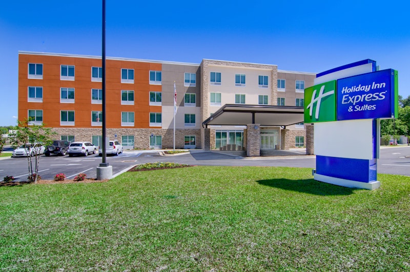 Holiday Inn Express and Suites Mobile – University Area
