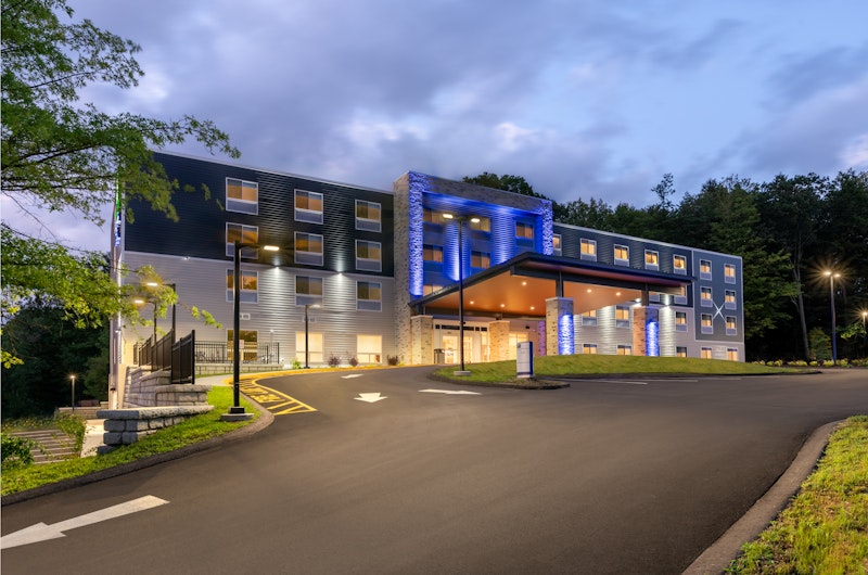 Holiday Inn Express and Suites Pittsfield-Lenox-Berkshires