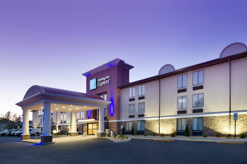HOLIDAY INN EXPRESS WALDORF