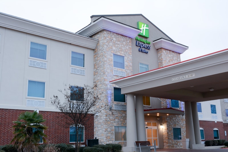 HOLIDAY INN EXP SITES NEW BOST