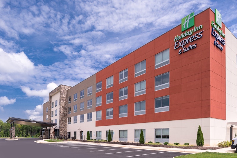 Holiday Inn Express and Suites Farmville