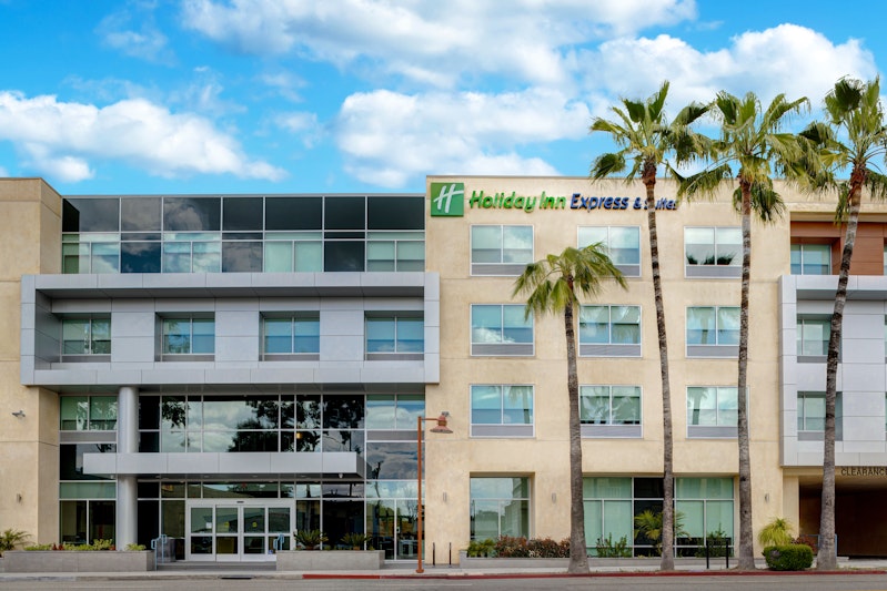 Holiday Inn Express and Suites Glendale Downtown
