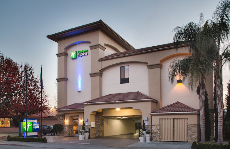 HOLIDAY INN EXP REDWOOD CENTRL