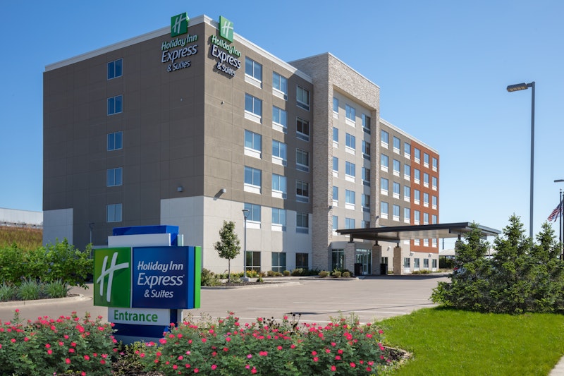 Holiday Inn Express and Suites Beloit
