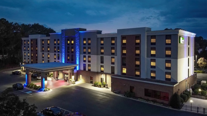 HOLIDAY INN HOTEL AND SUITES
