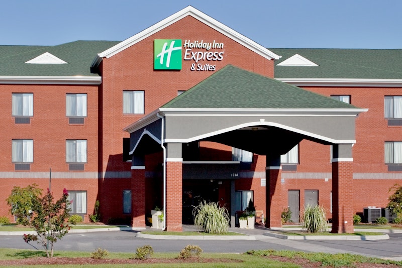 HOLIDAY INN EXP STES SUFFOLK
