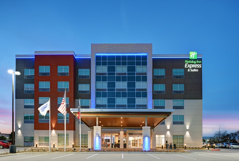 Holiday Inn Express and Suites Houston Memorial – City Centre