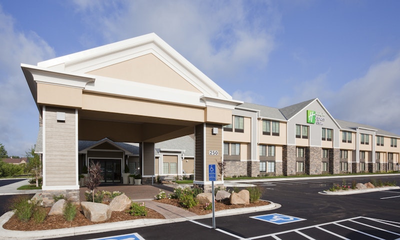 Holiday Inn Express and Suites Willmar