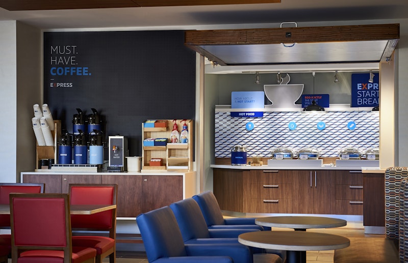 Holiday Inn Express and Suites Madison West – Middleton