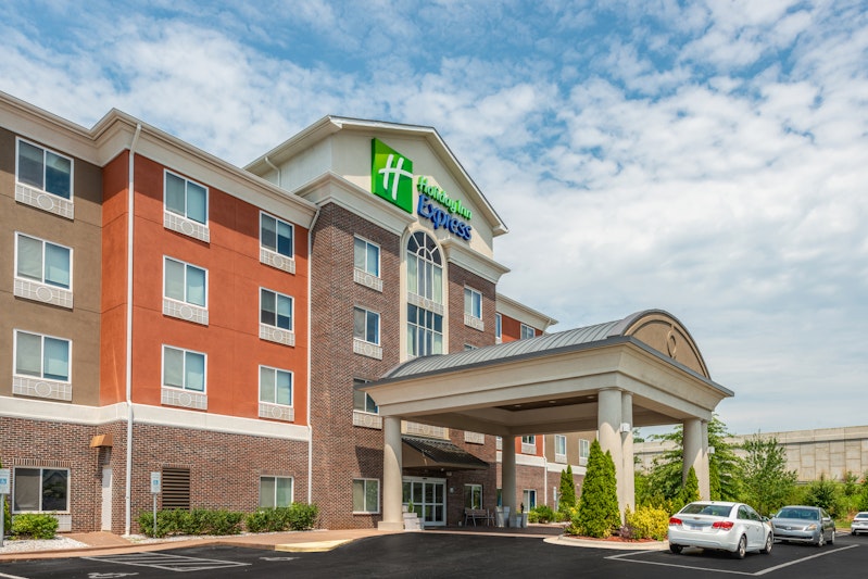 HOLIDAY INN EXP STES STATESVIL