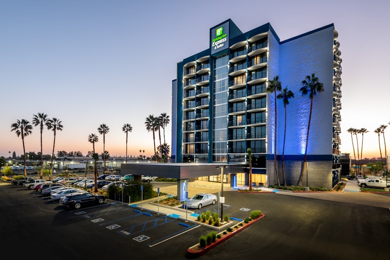 Holiday Inn Express and Suites Santa Ana Orange County