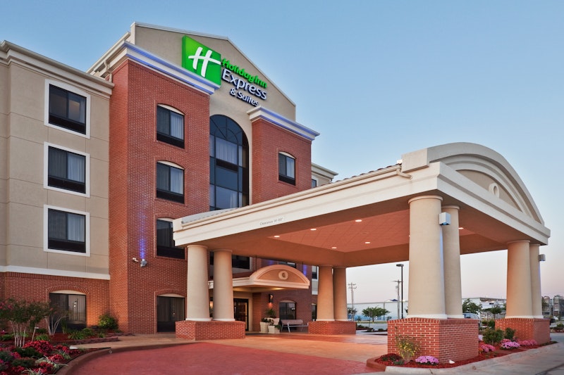 HOLIDAY INN EXP STES YUKON