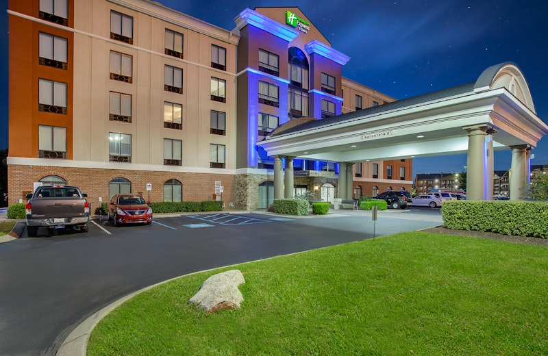 HOLIDAY INN EXP STES LEBANON