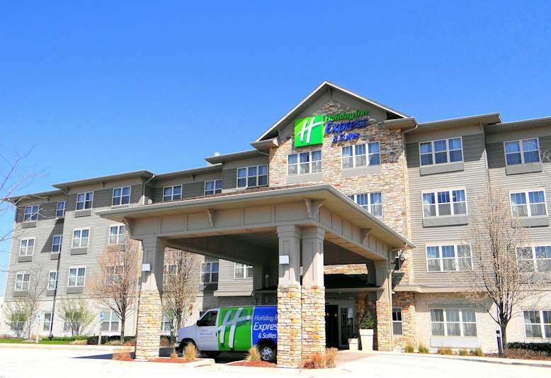 Holiday Inn Express and Suites Chicago West-Roselle