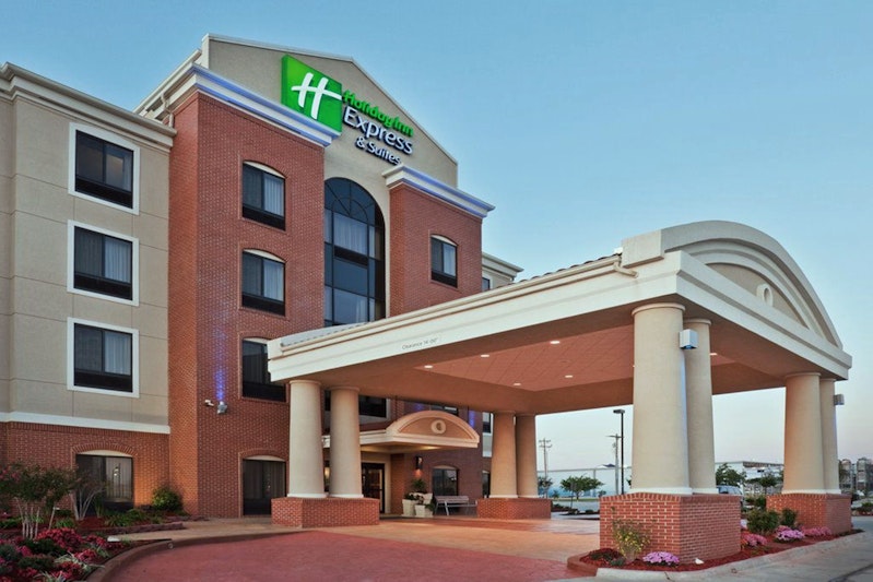 Holiday Inn Express and Suites Greensburg