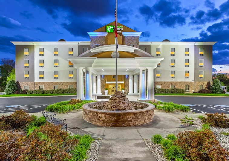 HOLIDAY INN EXP STES COLLEGE