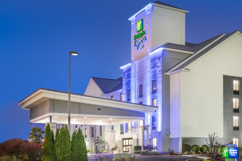 Holiday Inn Express and Suites Louisville East