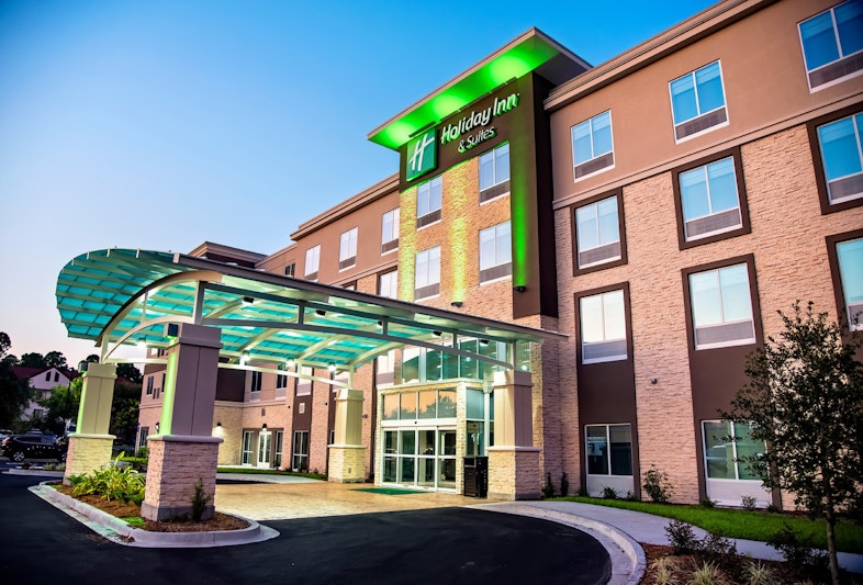 Holiday Inn Hotel and Suites Savannah Airport – Pooler