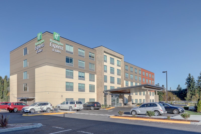 Holiday Inn Express and Suites Auburn Downtown