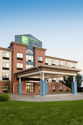 Holiday Inn Exp Stes Pratt
