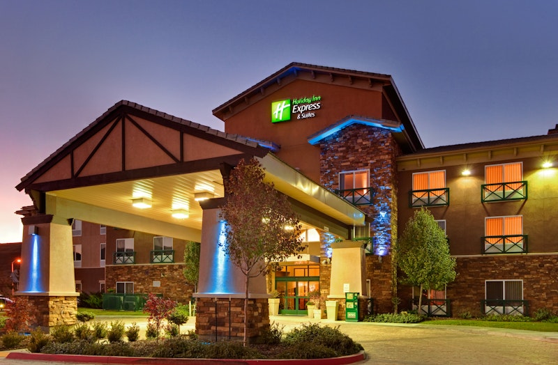 HOLIDAY INN EXP STES TEHACHAPI