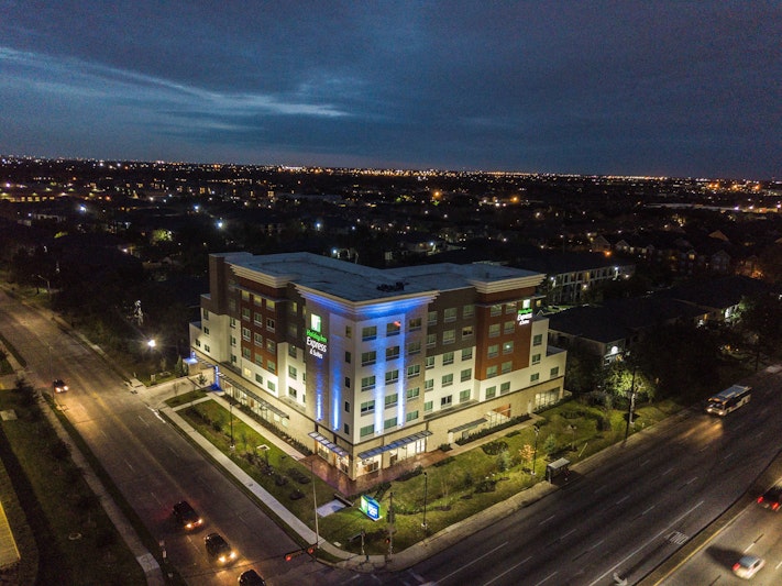 Holiday Inn Express and Suites Houston Westchase – Westheimer