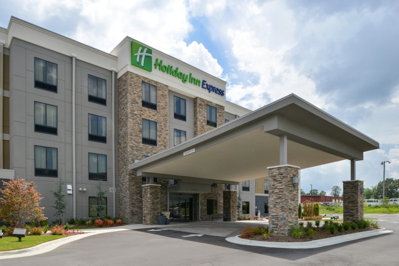 Holiday Inn Express and Suites Bryant West