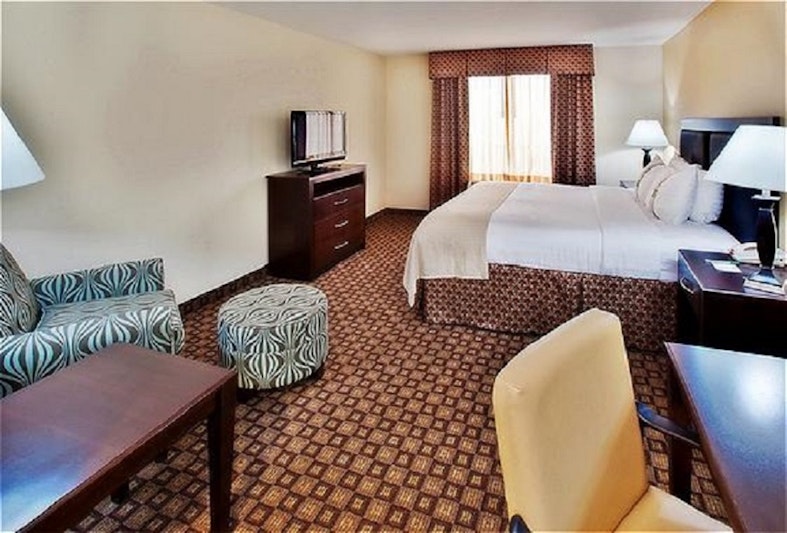 HOLIDAY INN QUINCY EAST