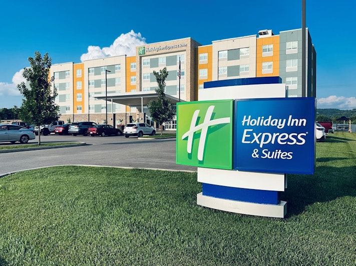 Holiday Inn Express and Suites Moundsville