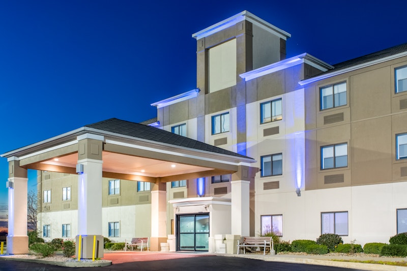 HOLIDAY INN EXPRESS HOWE