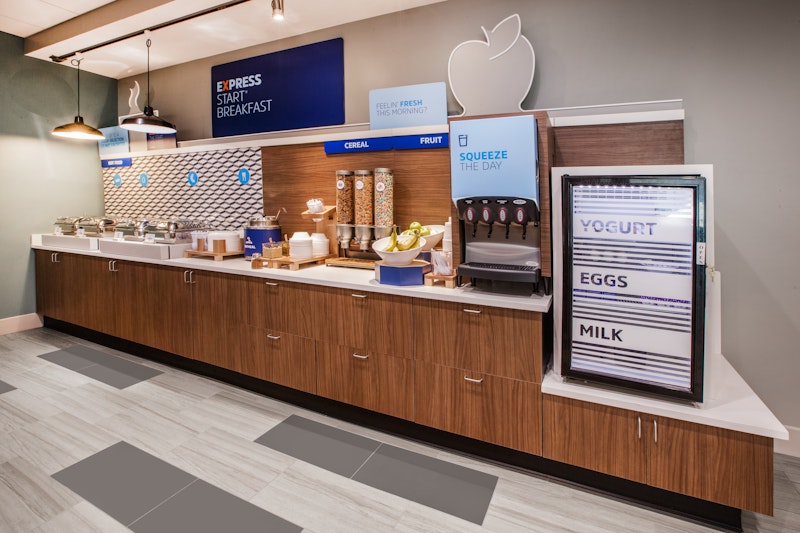 Holiday Inn Express and Suites Lindale – Tyler