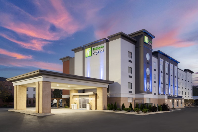 Holiday Inn Express TOLEDO NORTH