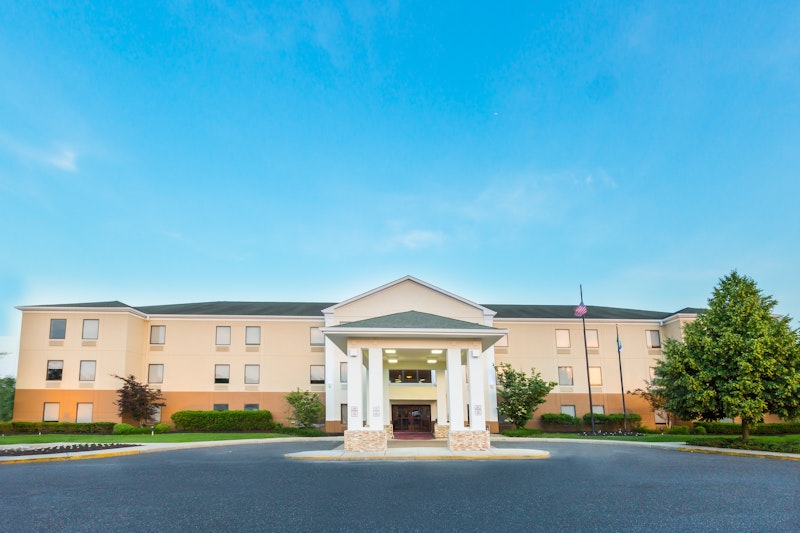 HOLIDAY INN EXPSTES WESTAMPTON