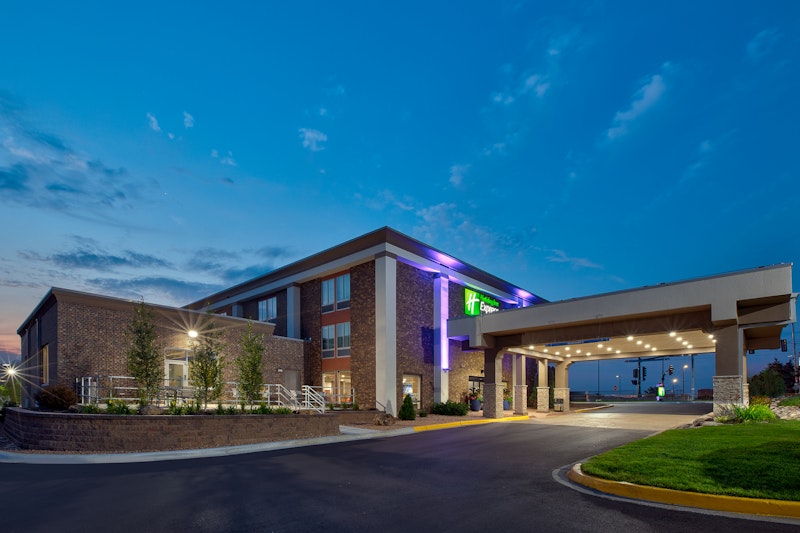 Holiday Inn Express and Suites Eden Prairie – Minneapolis