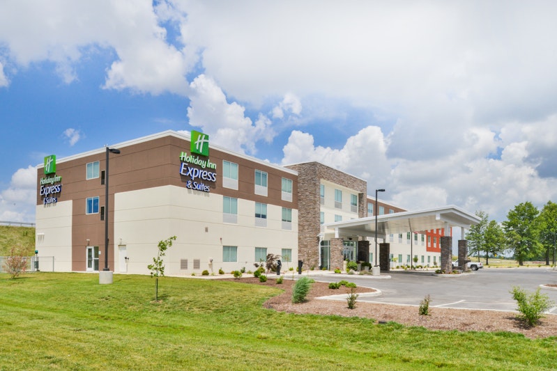 Holiday Inn Express and Suites Salem