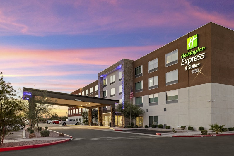 Holiday Inn Express and Suites Phoenix West – Tolleson