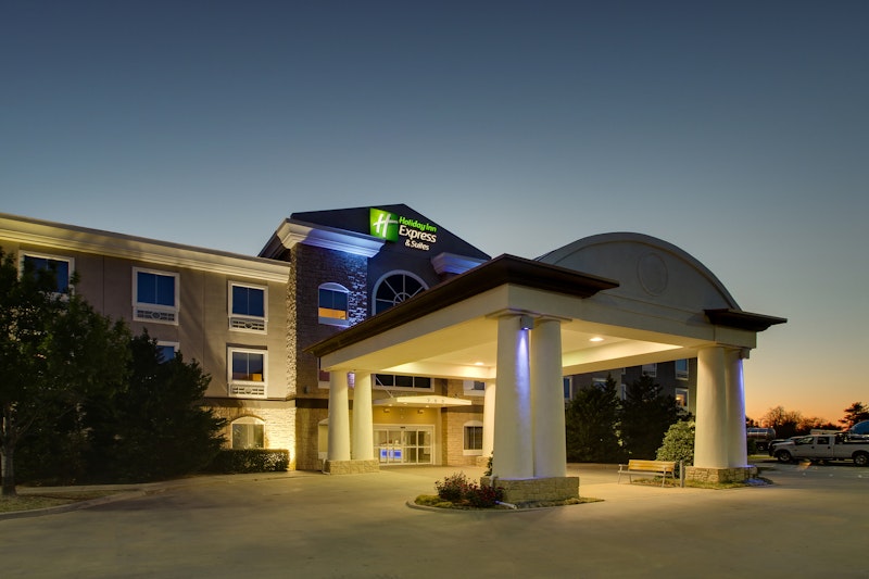 HOLIDAY INN EXPRESS VERNON