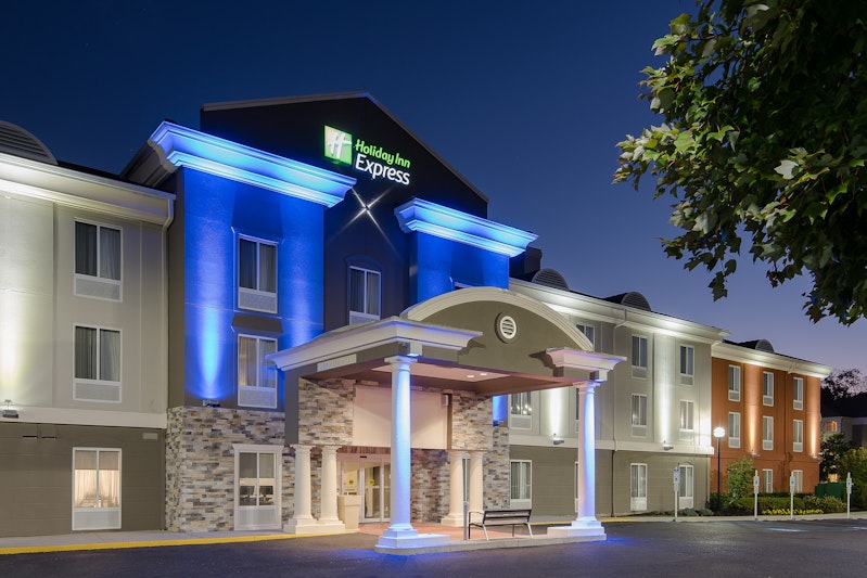 Holiday Inn Express and Suites Philadelphia – Mt. Laurel