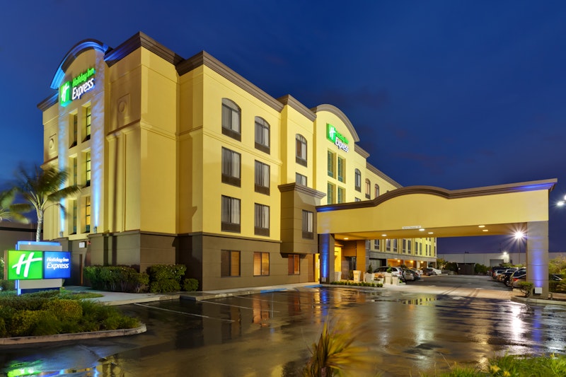 HOLIDAY INN EXPRESS HOTEL