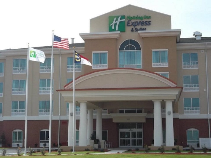 Holiday Inn Exp and Stes Smith