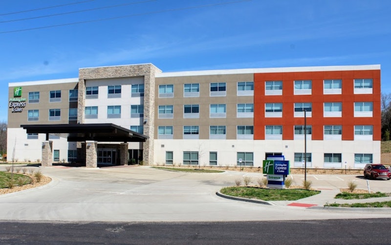 Holiday Inn Express and Suites Warrensburg North