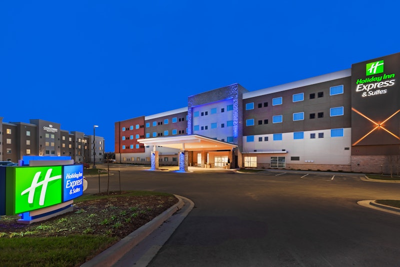 Holiday Inn Express and Suites Lenexa – Overland Park Area