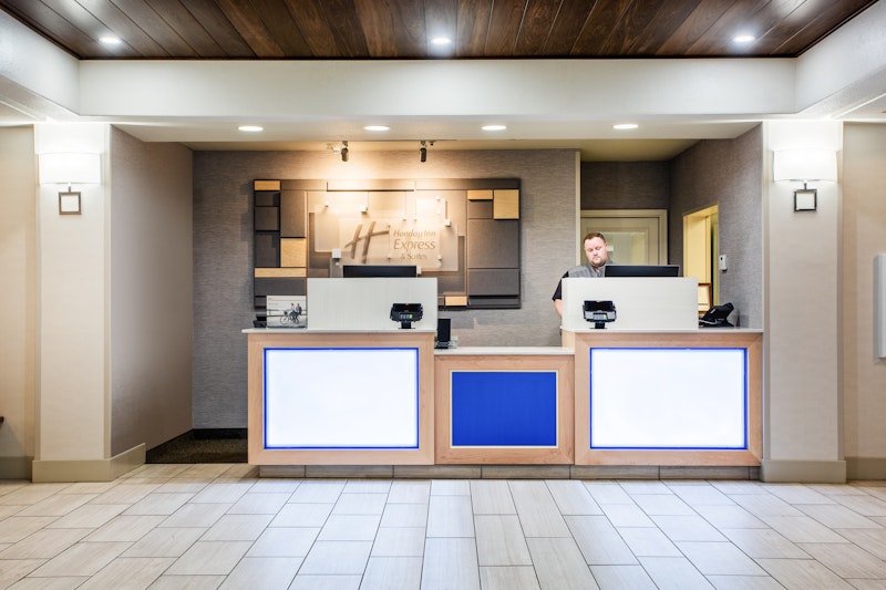 HOLIDAY INN EXP STES LEWISBURG
