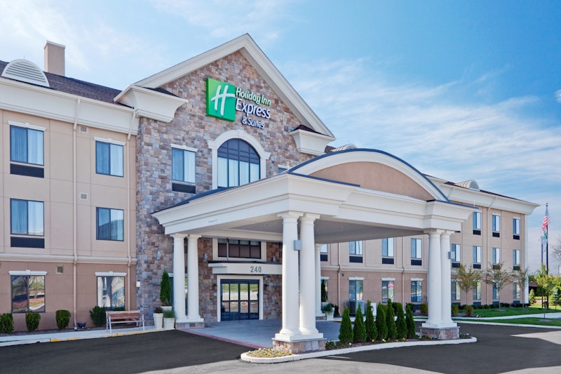 HOLIDAY INN EXPRESS & SUITES WARMINSTER/DOYLESTOWN