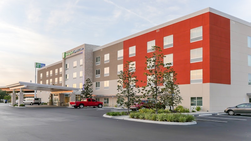 Holiday Inn Express and Suites Tampa East – Ybor City