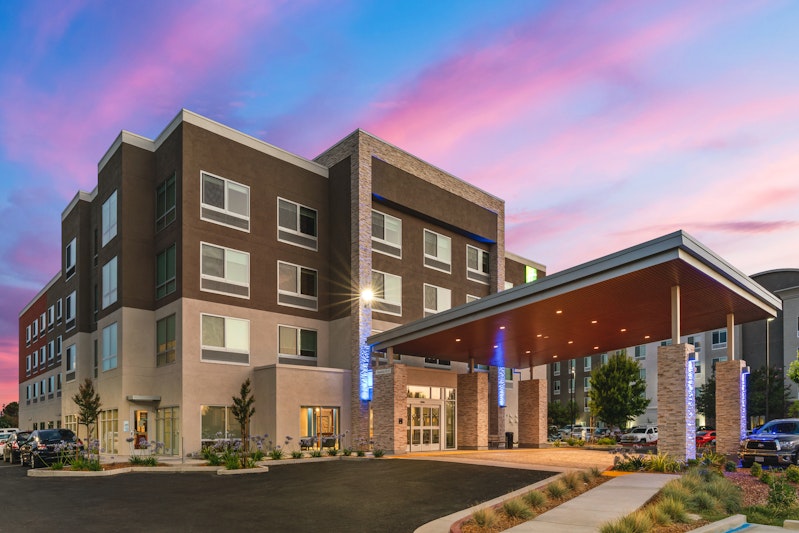 Holiday Inn Express and Suites Suisun City