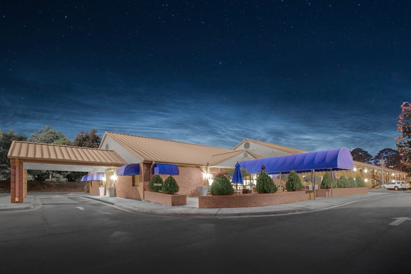 Holiday Inn Express – Military Magnolia House & Cypress Inn
