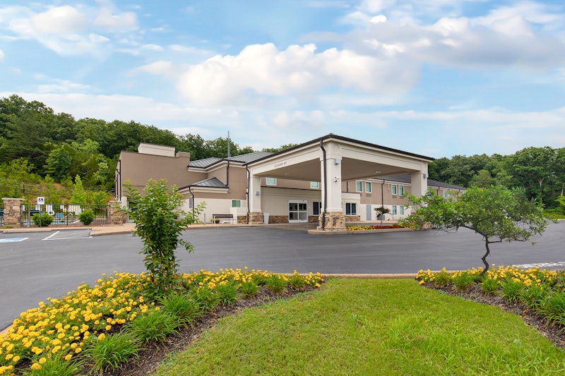 HOLIDAY INN EXP HURRICANE