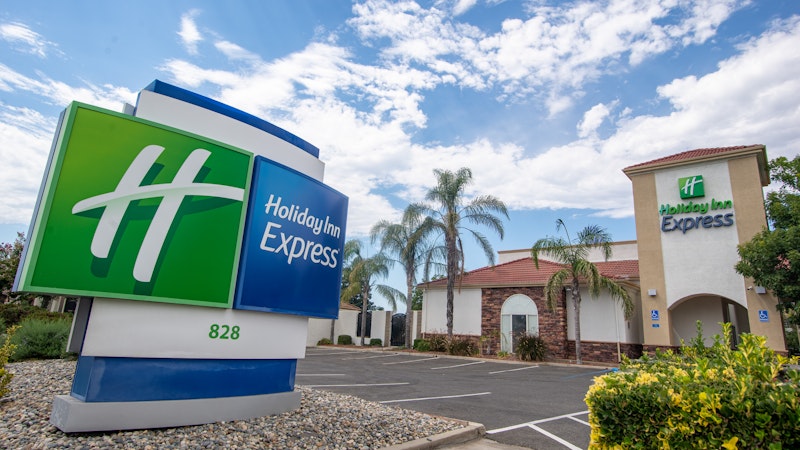 HOLIDAY INN EXPRESS OAKDALE