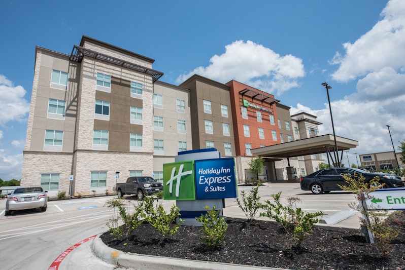 Holiday Inn Express and Suites Houston SE – Airport Area